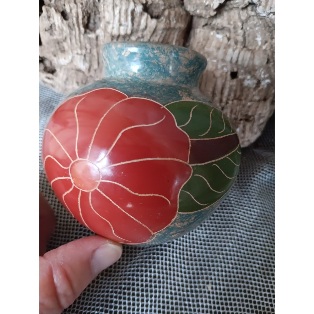 Nicaraguan folk art pottery vase. - Picture 4 of 7